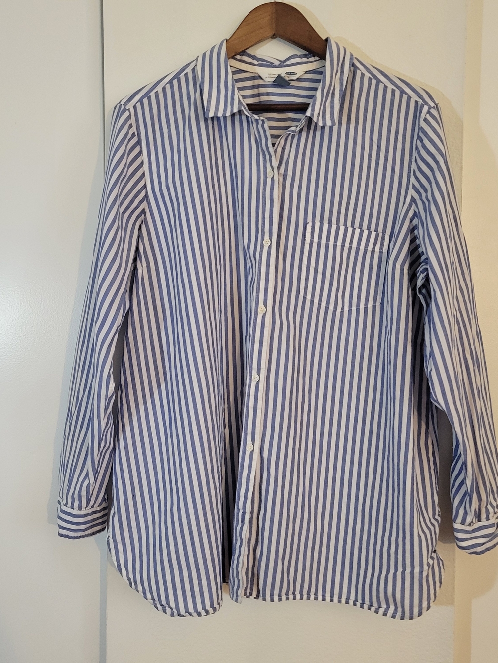 Old Navy Blue and White Striped Casual Button-Down Shirt 100 % Cotton